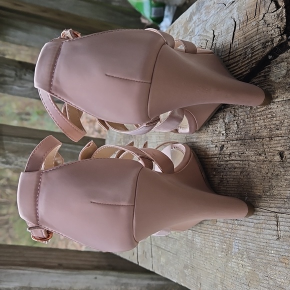 LAUREN CONRAD. Blush Bow Sandals. Size 6M. Like New Condition! - Picture 7 of 12